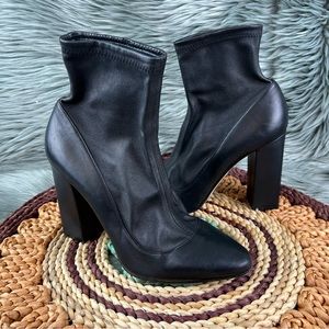 Tamara Mellon Sz 39 / 9 US Caress Black Leather High Heel Pull On Ankle Boots